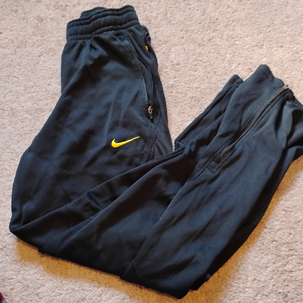 Nike fit dry joggers